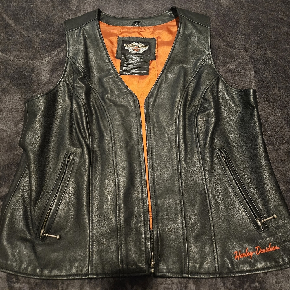 Authentic Woman's leather Harley-Davidson vest size XL